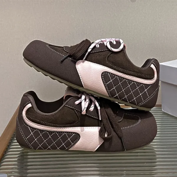566150186 Contrast Flat Sneakers
