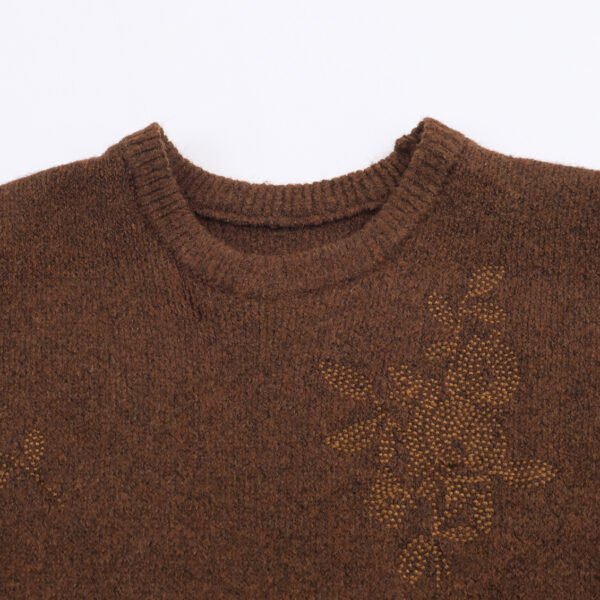 566226676 Simple and versatile embroidered short sleeved knitted top